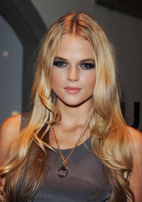 Everything you need to know about Gabriella Wilde。